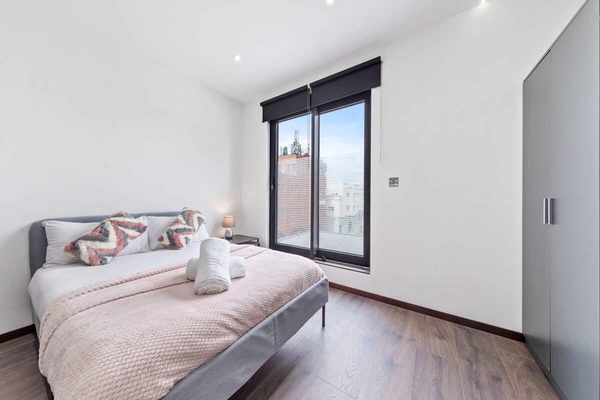 Modern Luxury Flat London Sleeps 2 in 48A Woodstock Road NW11 8ER - Property image 13 - VivreStays