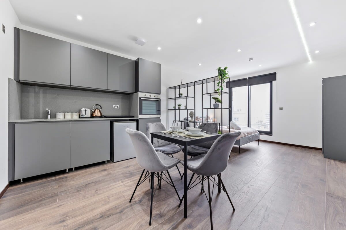 Modern Luxury Flat London Sleeps 2 in 48A Woodstock Road NW11 8ER - Property image 3 - VivreStays