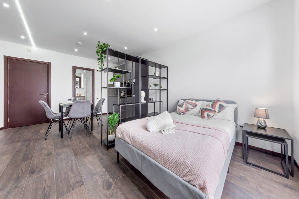 Modern Luxury Flat London Sleeps 2 serviced apartment - UK - VivreStays