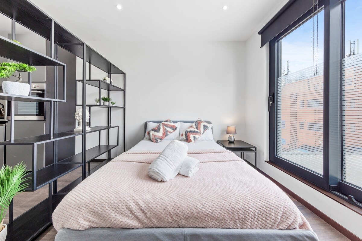 Modern Luxury Flat London Sleeps 2 in 48A Woodstock Road NW11 8ER - Property image 14 - VivreStays