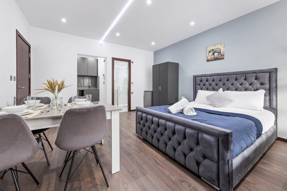 Serviced Studio Flat near Camden Euston Station in 48A Woodstock Road NW11 8ER - Property image 19 - VivreStays
