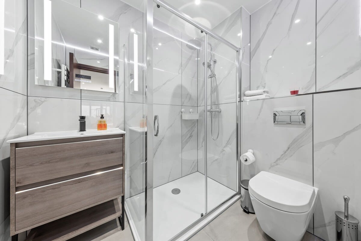 Serviced Studio Flat near Camden Euston Station in 48A Woodstock Road NW11 8ER - Property image 4 - VivreStays