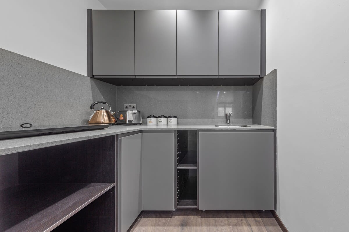 Serviced Studio Flat near Camden Euston Station in 48A Woodstock Road NW11 8ER - Property image 11 - VivreStays
