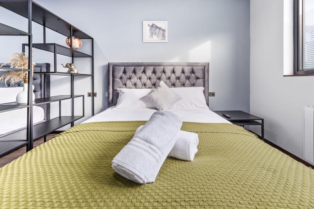 Serviced Studio Flat near Camden Euston Station in 48A Woodstock Road NW11 8ER - Property image 7 - VivreStays