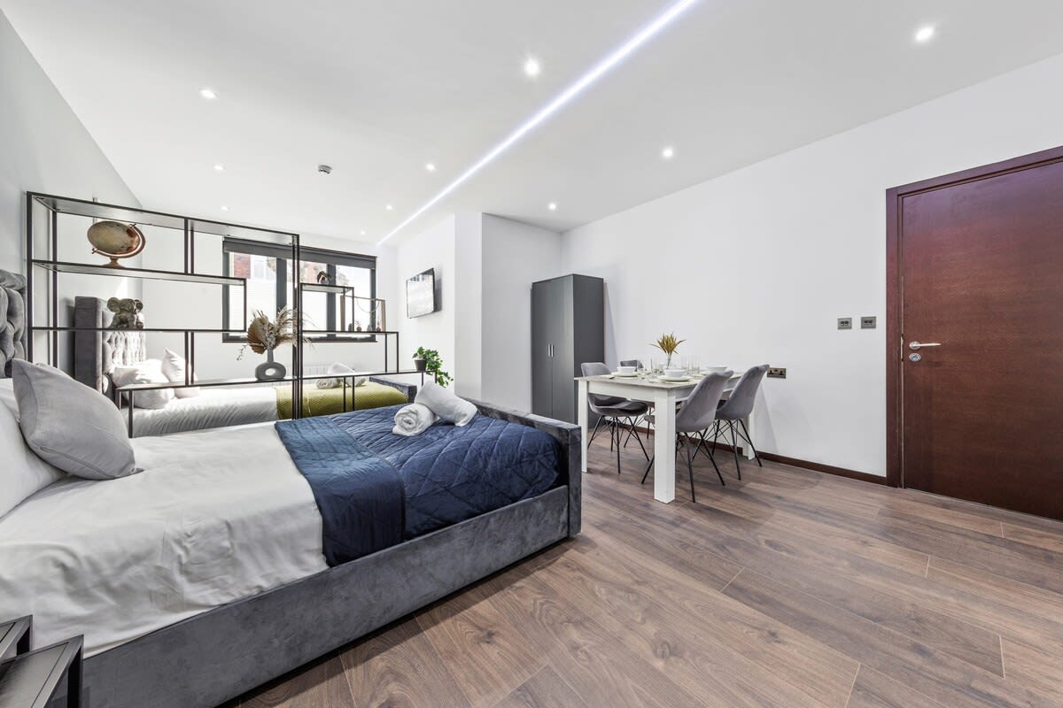 Serviced Studio Flat near Camden Euston Station in 48A Woodstock Road NW11 8ER - Property image 12 - VivreStays