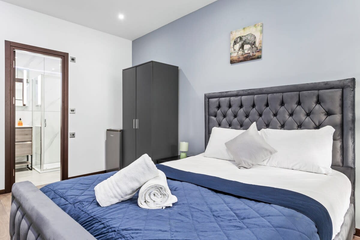 Serviced Studio Flat near Camden Euston Station in 48A Woodstock Road NW11 8ER - Property image 17 - VivreStays