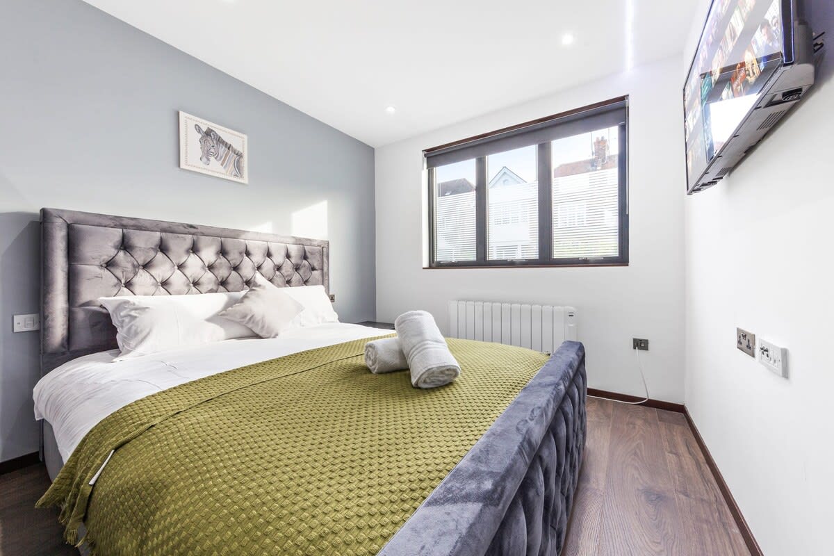 Serviced Studio Flat near Camden Euston Station in 48A Woodstock Road NW11 8ER - Property image 20 - VivreStays