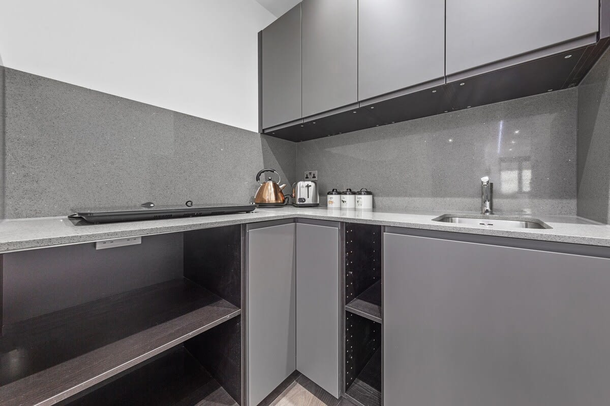 Serviced Studio Flat near Camden Euston Station in 48A Woodstock Road NW11 8ER - Property image 5 - VivreStays