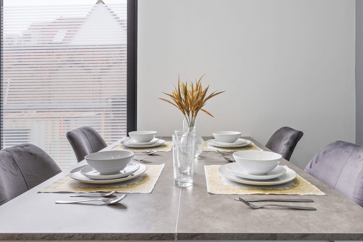 Luxury Sleeps 4 Studio Flat in 48A Woodstock Road NW11 8ER - Property image 19 - VivreStays