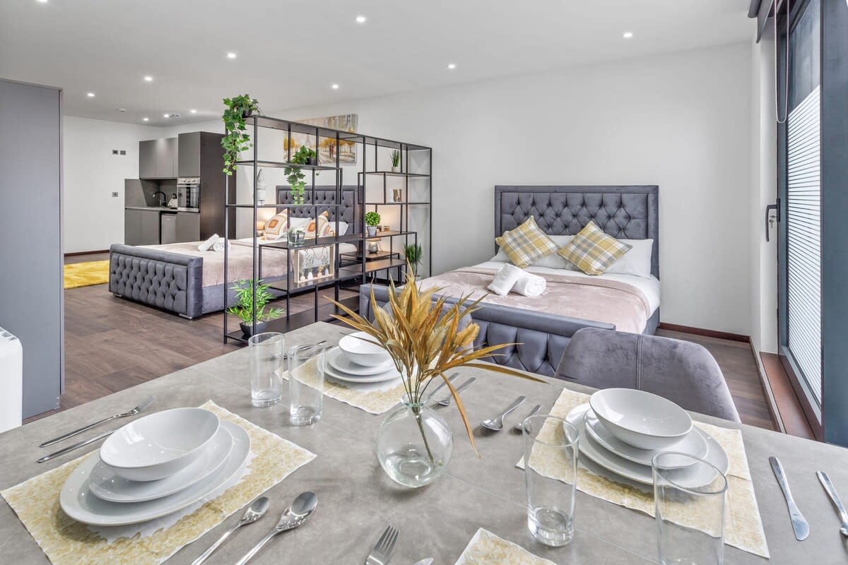 Luxury Sleeps 4 Studio Flat in 48A Woodstock Road NW11 8ER - Property image 20 - VivreStays