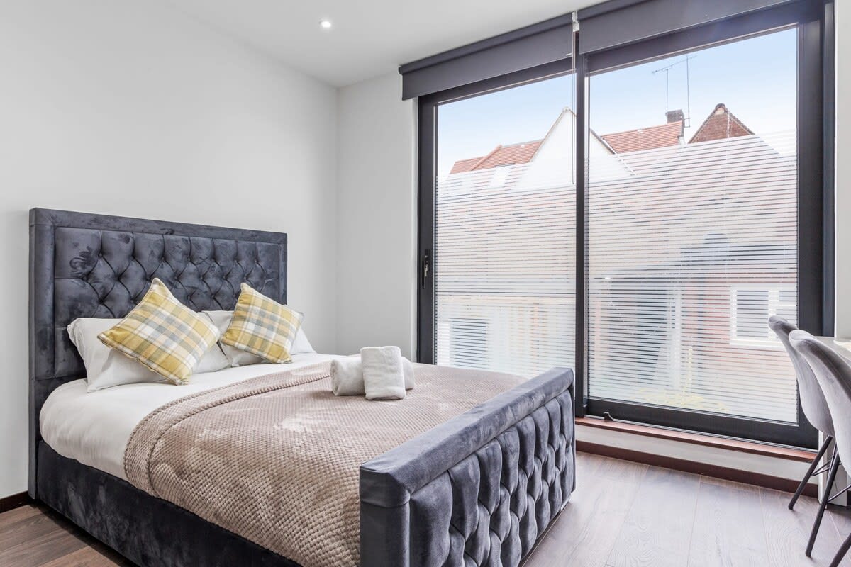 Luxury Sleeps 4 Studio Flat in 48A Woodstock Road NW11 8ER - Property image 17 - VivreStays