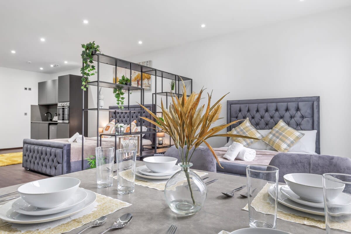 Luxury Sleeps 4 Studio Flat in 48A Woodstock Road NW11 8ER - Property image 21 - VivreStays