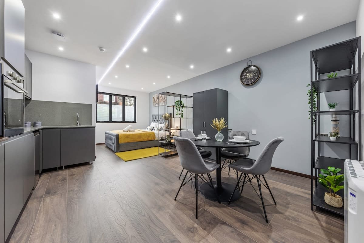 View Luxury Studio Flat Golders Green Central London in 48A Woodstock Road NW11 8ER Luxury Studio Flat Golders Green Central London in 48A Woodstock Road NW11 8ER - Property image 3 - VivreStays