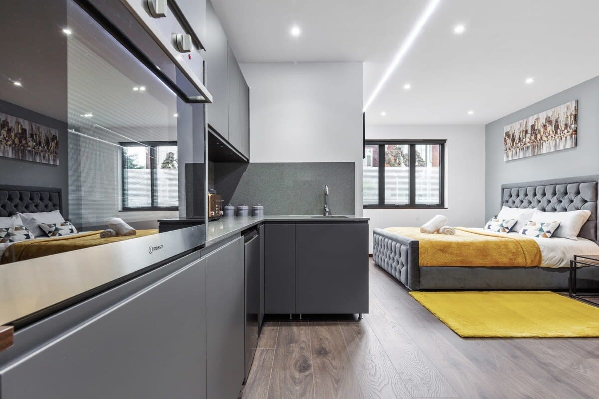 View Luxury Studio Flat Golders Green Central London in 48A Woodstock Road NW11 8ER Luxury Studio Flat Golders Green Central London in 48A Woodstock Road NW11 8ER - Property image 12 - VivreStays