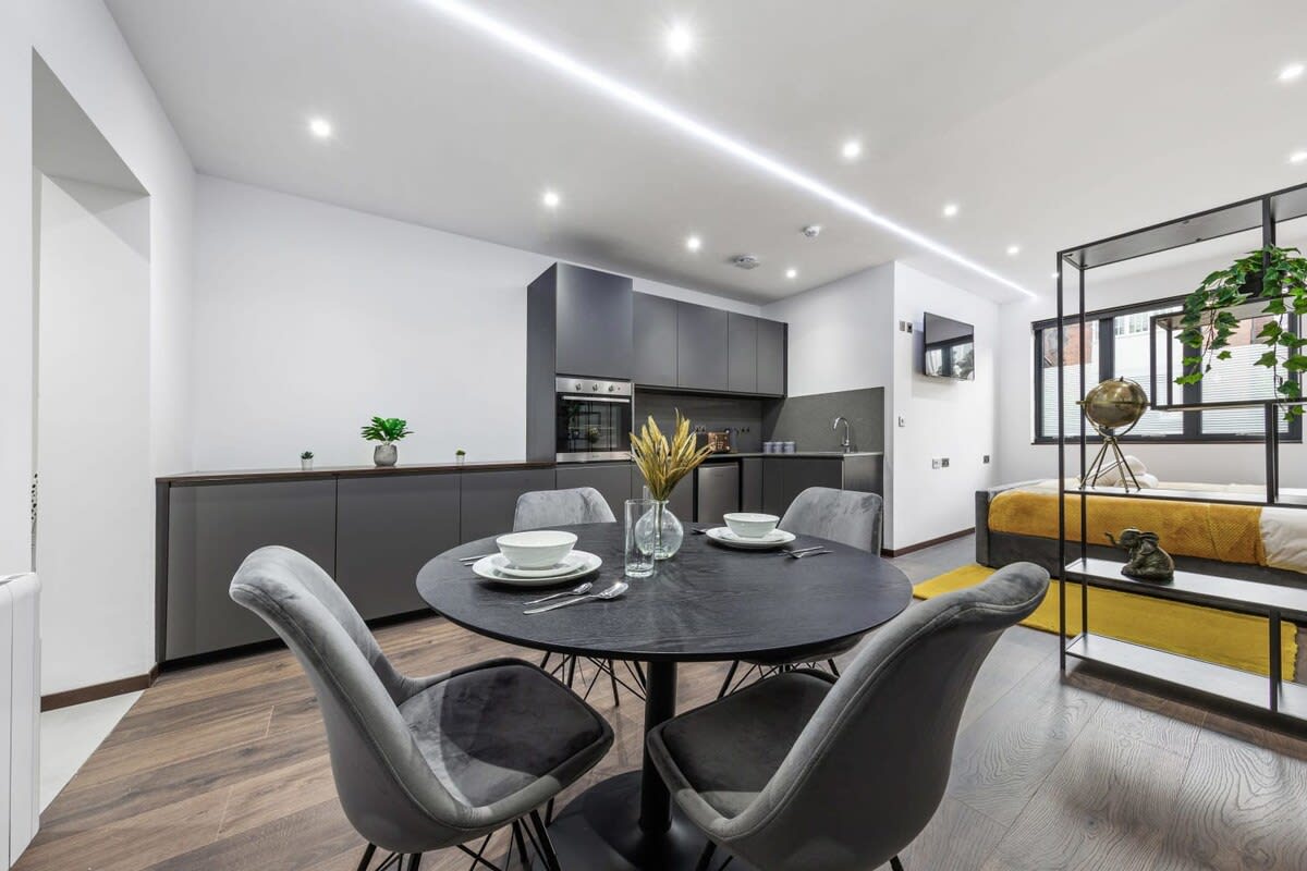 View Luxury Studio Flat Golders Green Central London in 48A Woodstock Road NW11 8ER Luxury Studio Flat Golders Green Central London in 48A Woodstock Road NW11 8ER - Property image 10 - VivreStays