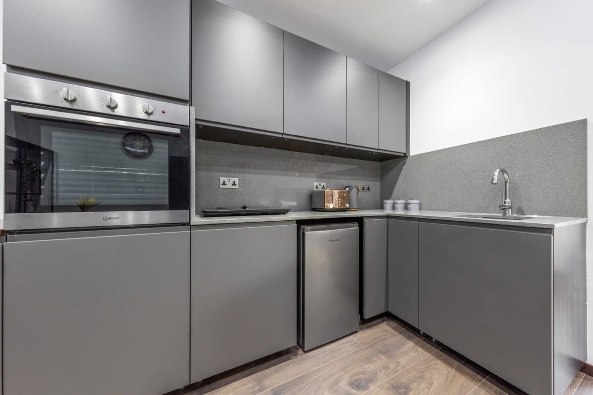 View Luxury Studio Flat Golders Green Central London in 48A Woodstock Road NW11 8ER Luxury Studio Flat Golders Green Central London in 48A Woodstock Road NW11 8ER - Property image 14 - VivreStays