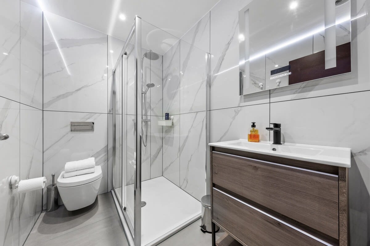 View Luxury Studio Flat Golders Green Central London in 48A Woodstock Road NW11 8ER Luxury Studio Flat Golders Green Central London in 48A Woodstock Road NW11 8ER - Property image 4 - VivreStays