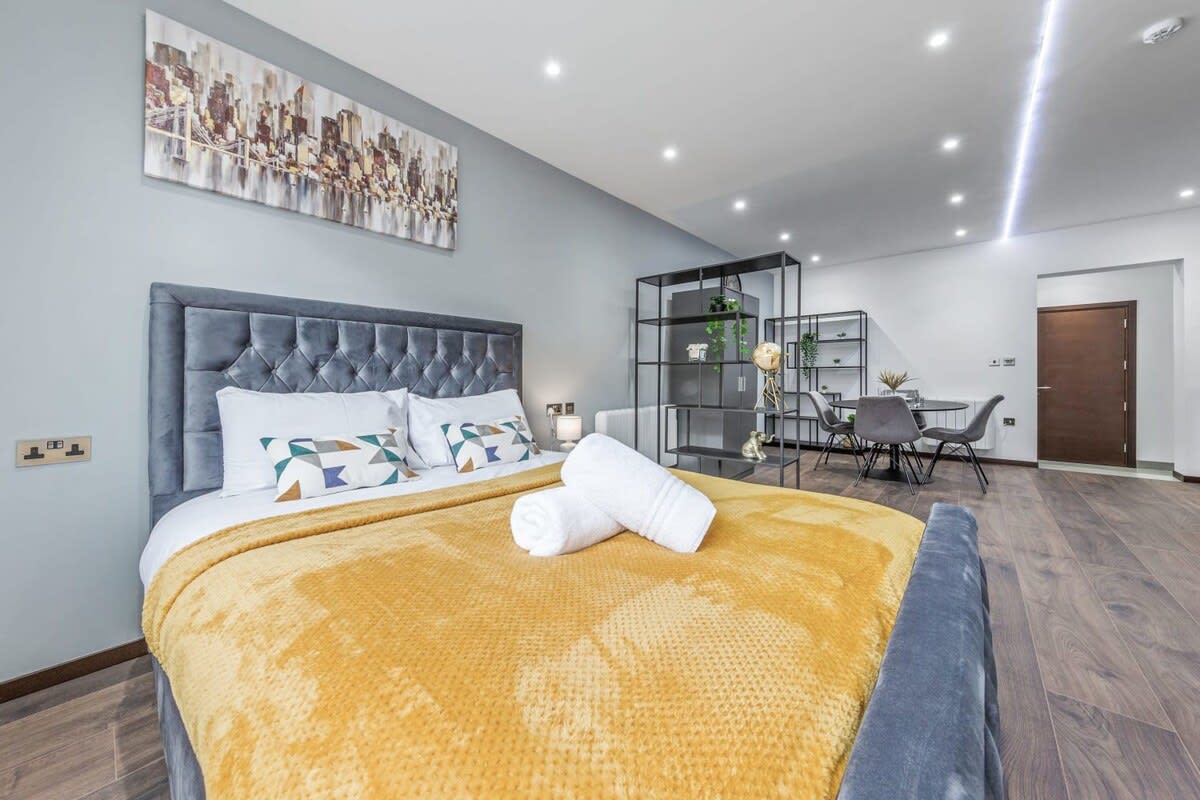 View Luxury Studio Flat Golders Green Central London in 48A Woodstock Road NW11 8ER Luxury Studio Flat Golders Green Central London in 48A Woodstock Road NW11 8ER - Property image 17 - VivreStays