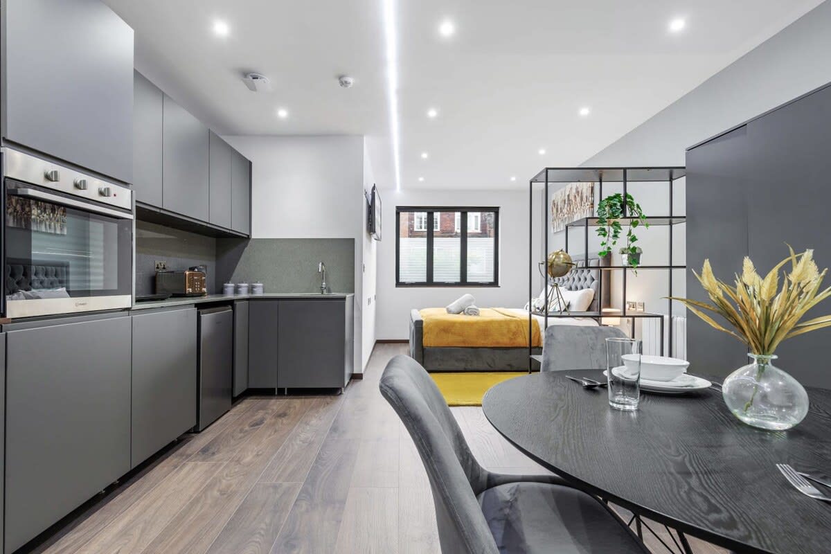 View Luxury Studio Flat Golders Green Central London in 48A Woodstock Road NW11 8ER Luxury Studio Flat Golders Green Central London in 48A Woodstock Road NW11 8ER - Property image 7 - VivreStays