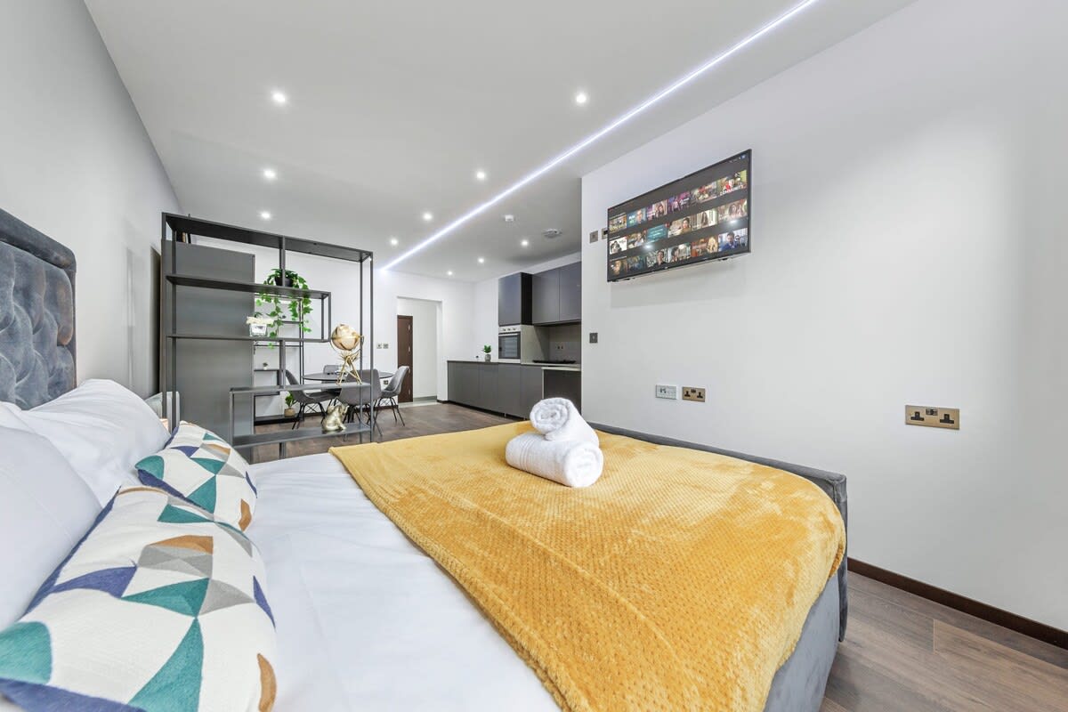 View Luxury Studio Flat Golders Green Central London in 48A Woodstock Road NW11 8ER Luxury Studio Flat Golders Green Central London in 48A Woodstock Road NW11 8ER - Property image 20 - VivreStays