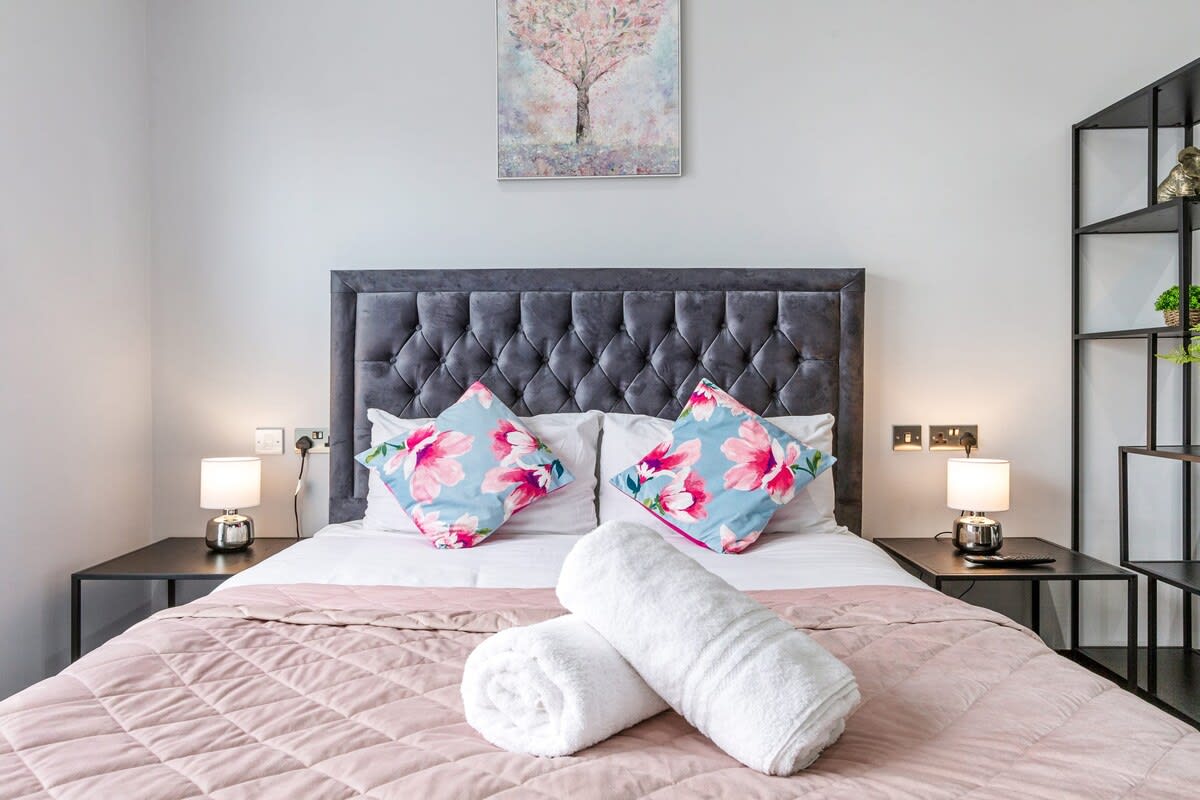 Modern Serviced Studio Flat Near Central London in 48A Woodstock Road NW11 8ER - Property image 19 - VivreStays