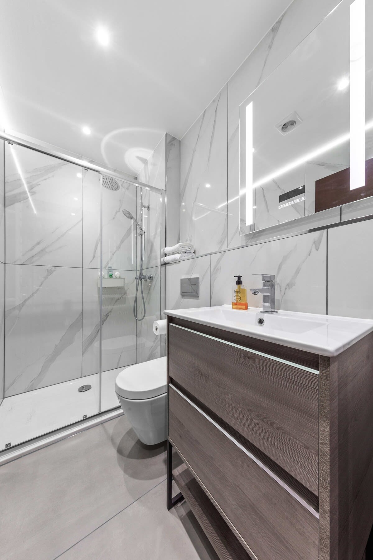 Modern Serviced Studio Flat Near Central London in 48A Woodstock Road NW11 8ER - Property image 16 - VivreStays