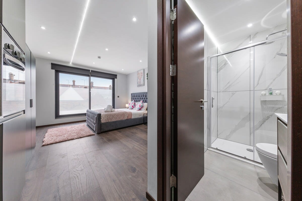 Modern Serviced Studio Flat Near Central London in 48A Woodstock Road NW11 8ER - Property image 7 - VivreStays