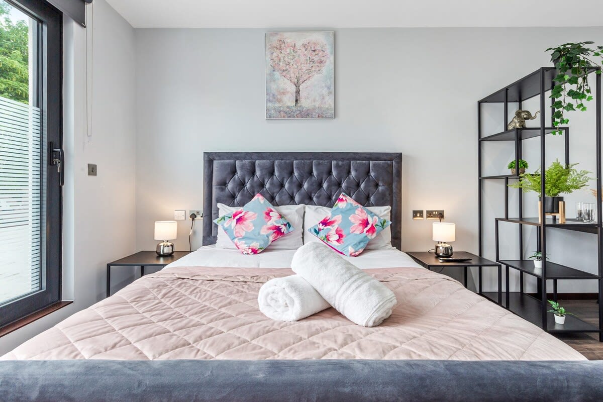 Modern Serviced Studio Flat Near Central London in 48A Woodstock Road NW11 8ER - Property image 14 - VivreStays