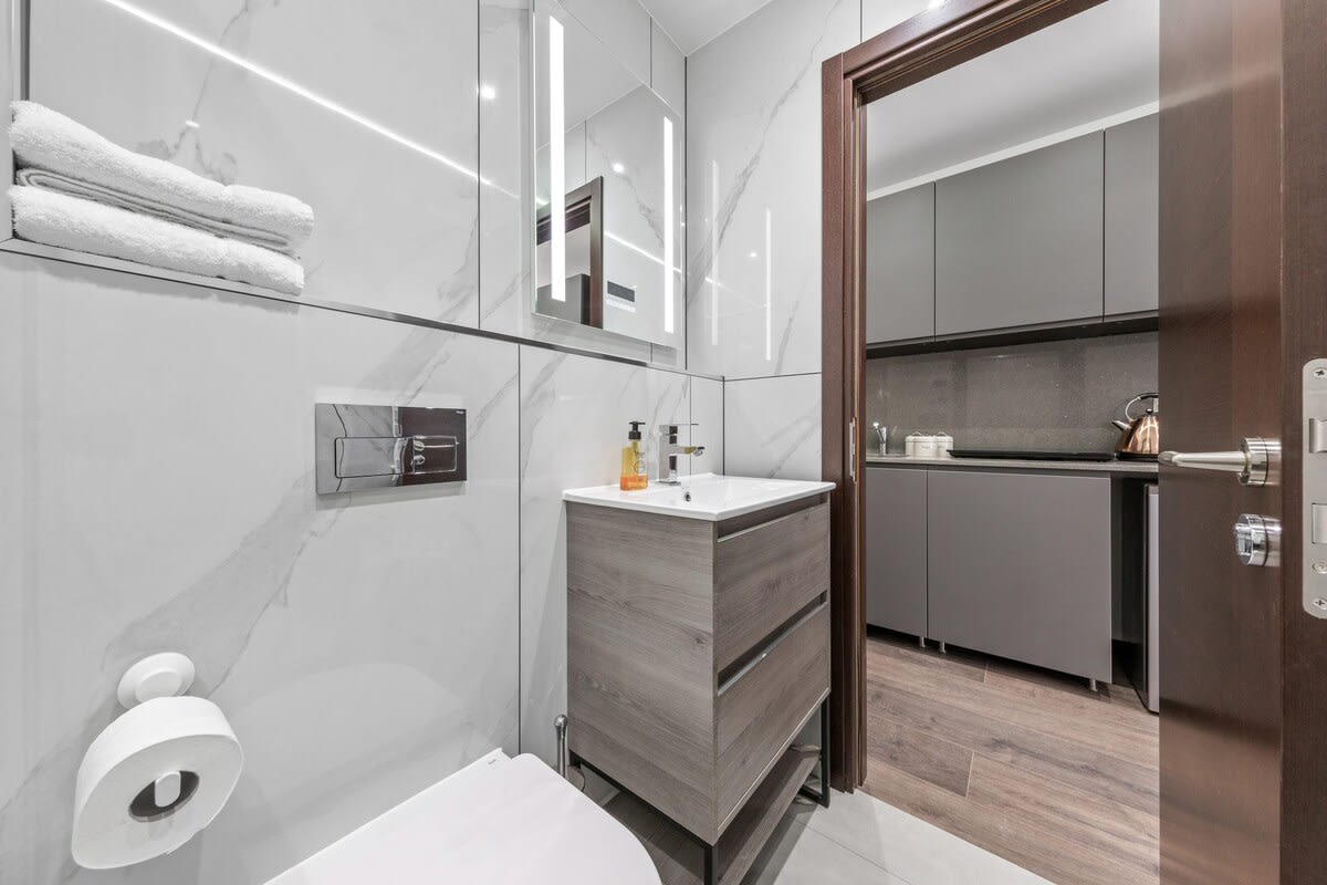 Modern Serviced Studio Flat Near Central London in 48A Woodstock Road NW11 8ER - Property image 10 - VivreStays