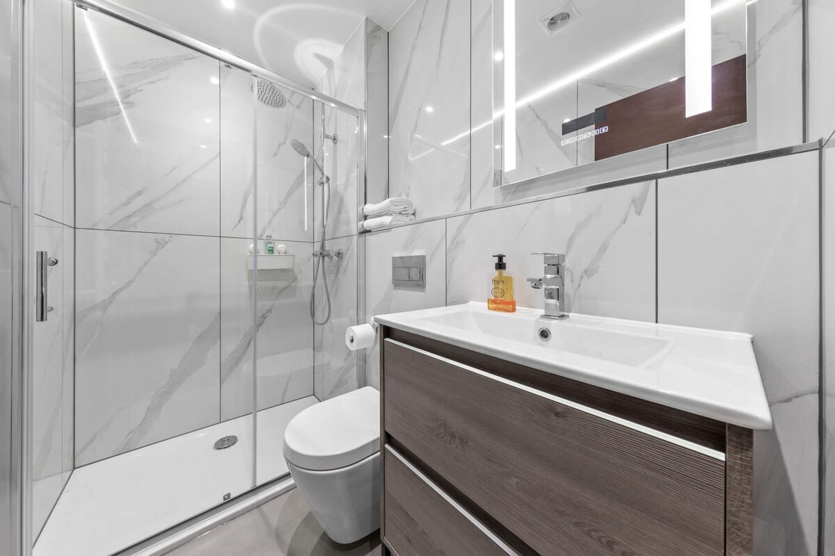 Modern Serviced Studio Flat Near Central London in 48A Woodstock Road NW11 8ER - Property image 5 - VivreStays