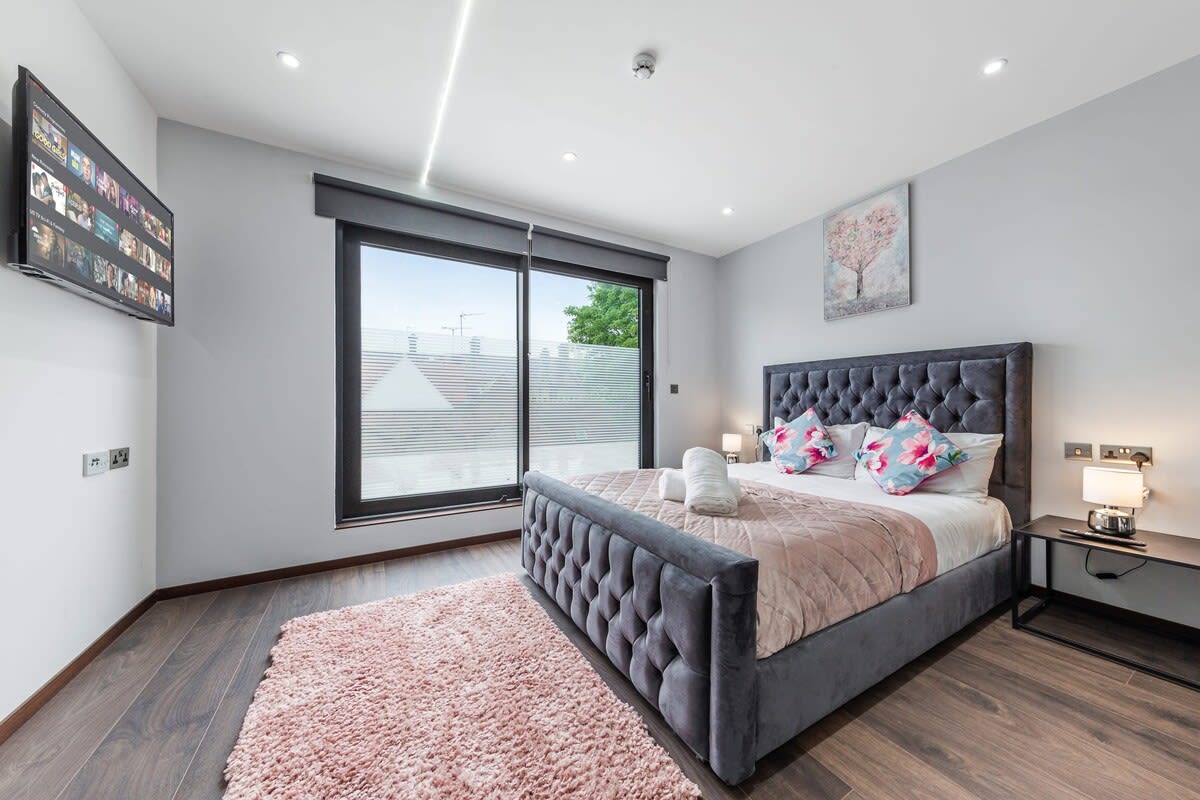 Modern Serviced Studio Flat Near Central London in 48A Woodstock Road NW11 8ER - Property image 17 - VivreStays