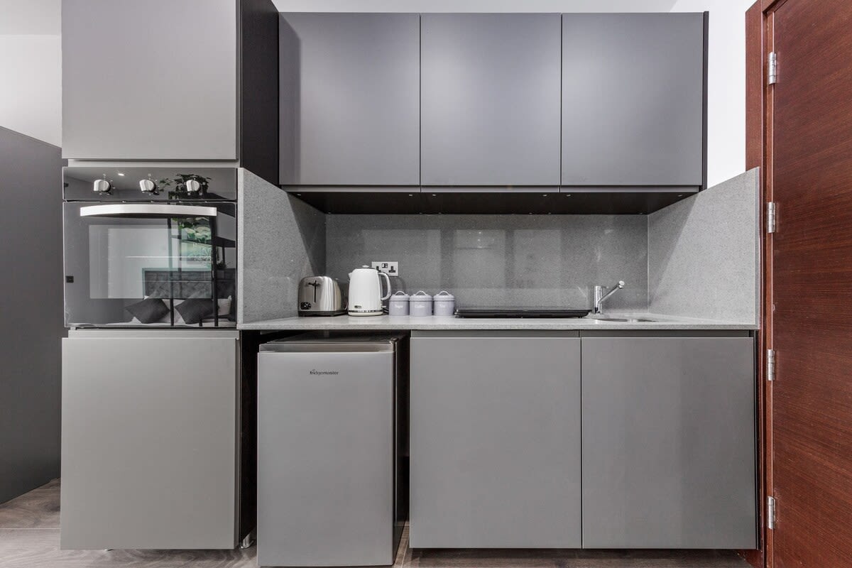 View Serviced Modern Luxury Flat near Central London in 48A Woodstock Road NW11 8ER Serviced Modern Luxury Flat near Central London in 48A Woodstock Road NW11 8ER - Property image 4 - VivreStays