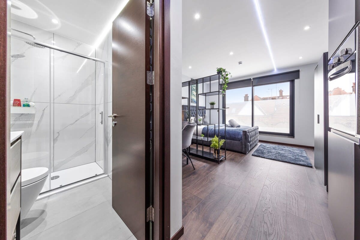 View Serviced Modern Luxury Flat near Central London in 48A Woodstock Road NW11 8ER Serviced Modern Luxury Flat near Central London in 48A Woodstock Road NW11 8ER - Property image 7 - VivreStays