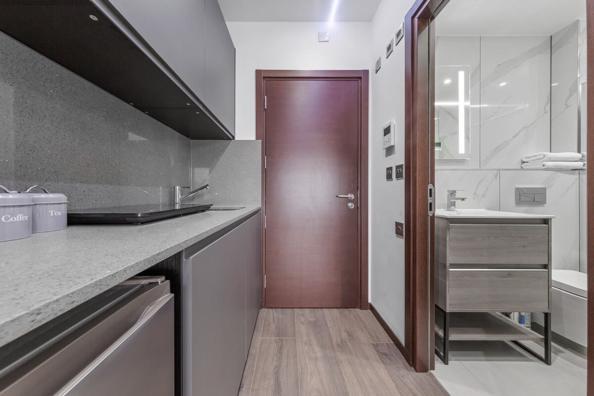 View Serviced Modern Luxury Flat near Central London in 48A Woodstock Road NW11 8ER Serviced Modern Luxury Flat near Central London in 48A Woodstock Road NW11 8ER - Property image 12 - VivreStays