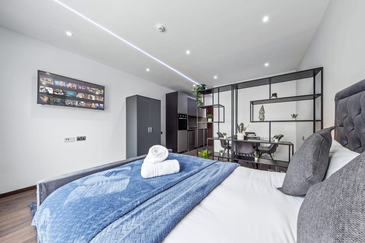 View Serviced Modern Luxury Flat near Central London in 48A Woodstock Road NW11 8ER Serviced Modern Luxury Flat near Central London in 48A Woodstock Road NW11 8ER - Property image 19 - VivreStays
