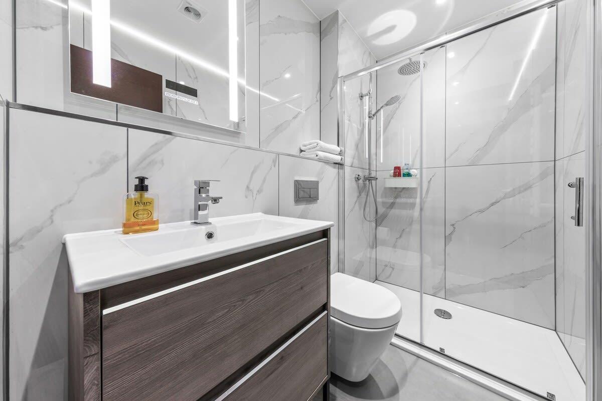 View Serviced Modern Luxury Flat near Central London in 48A Woodstock Road NW11 8ER Serviced Modern Luxury Flat near Central London in 48A Woodstock Road NW11 8ER - Property image 5 - VivreStays