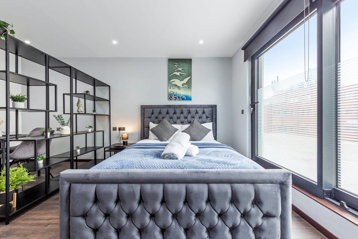 View Serviced Modern Luxury Flat near Central London in 48A Woodstock Road NW11 8ER Serviced Modern Luxury Flat near Central London in 48A Woodstock Road NW11 8ER - Property image 6 - VivreStays