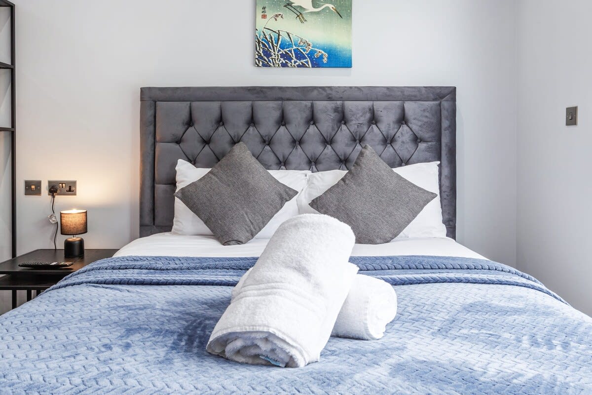 View Serviced Modern Luxury Flat near Central London in 48A Woodstock Road NW11 8ER Serviced Modern Luxury Flat near Central London in 48A Woodstock Road NW11 8ER - Property image 17 - VivreStays