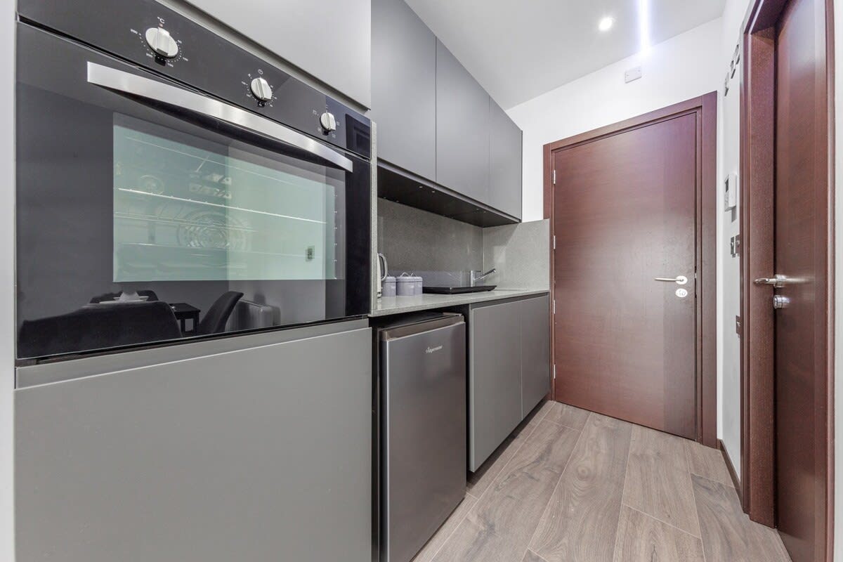 View Serviced Modern Luxury Flat near Central London in 48A Woodstock Road NW11 8ER Serviced Modern Luxury Flat near Central London in 48A Woodstock Road NW11 8ER - Property image 13 - VivreStays
