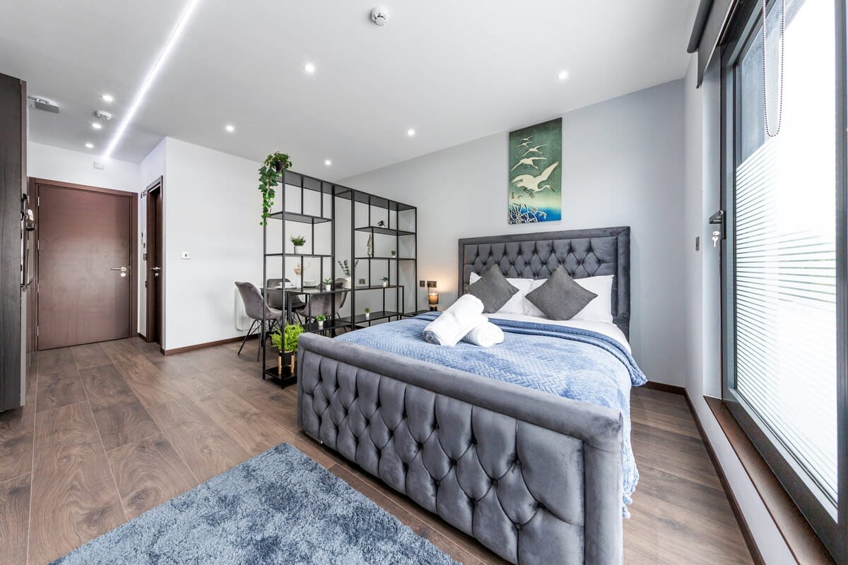 View Serviced Modern Luxury Flat near Central London in 48A Woodstock Road NW11 8ER Serviced Modern Luxury Flat near Central London in 48A Woodstock Road NW11 8ER - Property image 18 - VivreStays