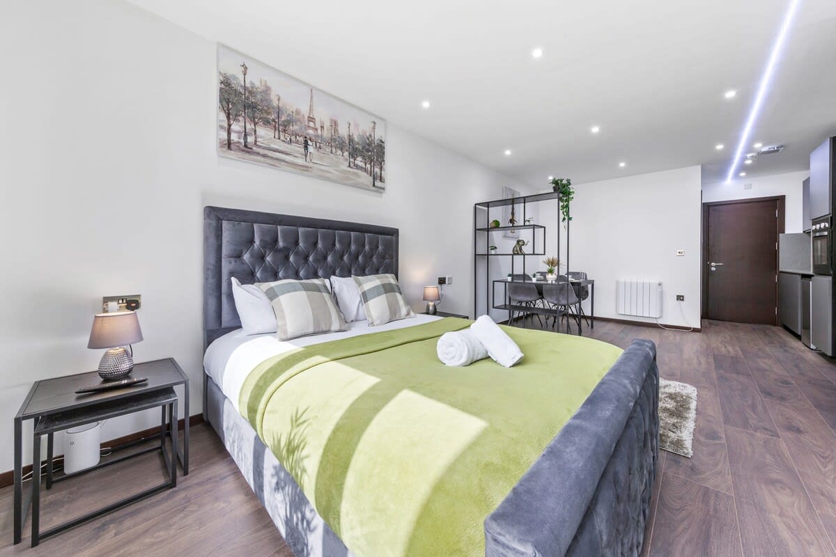 Serviced Studio Flat Golders Green near Hampstead in 48A Woodstock Road NW11 8ER - Property image 7 - VivreStays