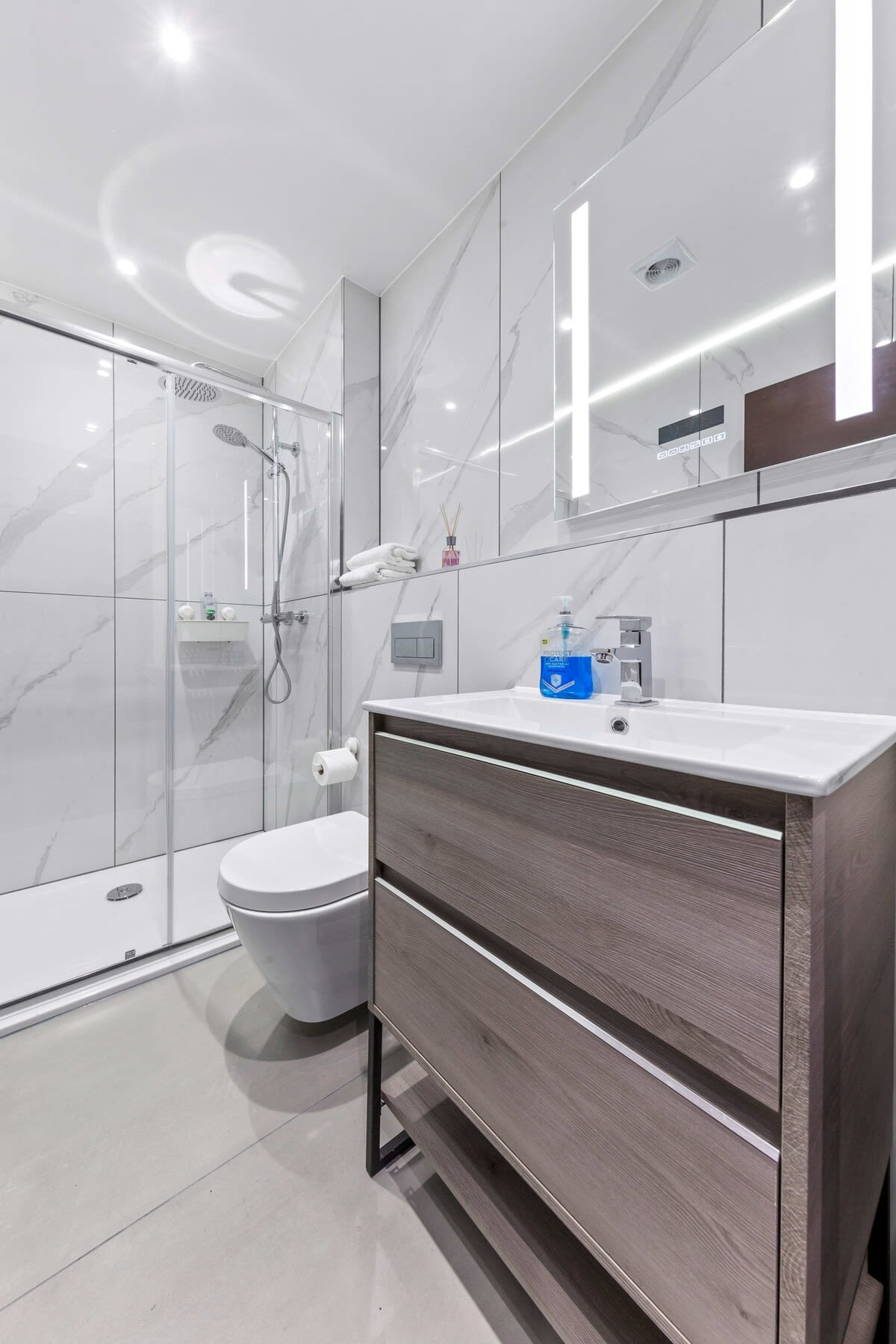 Serviced Studio Flat Golders Green near Hampstead in 48A Woodstock Road NW11 8ER - Property image 13 - VivreStays
