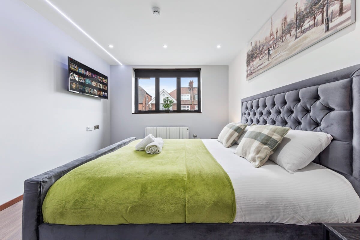 Serviced Studio Flat Golders Green near Hampstead in 48A Woodstock Road NW11 8ER - Property image 20 - VivreStays