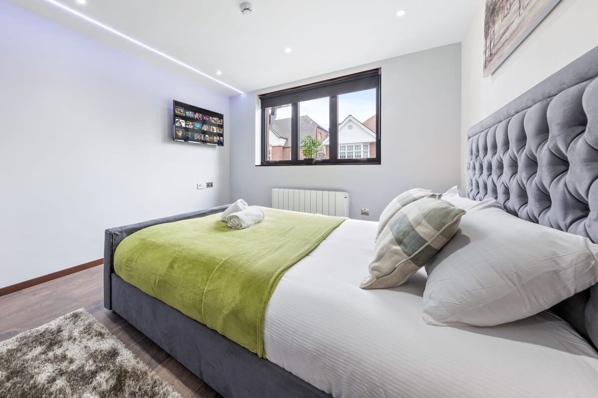 Serviced Studio Flat Golders Green near Hampstead in 48A Woodstock Road NW11 8ER - Property image 14 - VivreStays