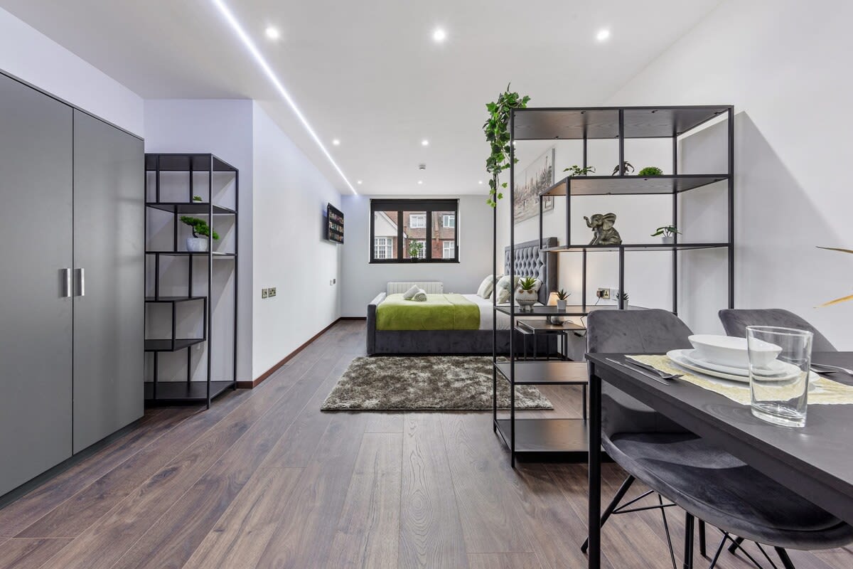 Serviced Studio Flat Golders Green near Hampstead in 48A Woodstock Road NW11 8ER - Property image 16 - VivreStays