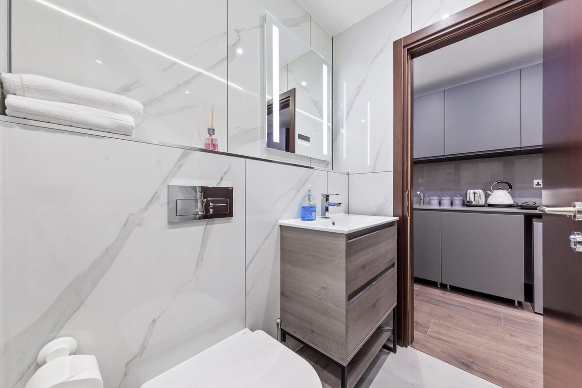 Serviced Studio Flat Golders Green near Hampstead in 48A Woodstock Road NW11 8ER - Property image 9 - VivreStays