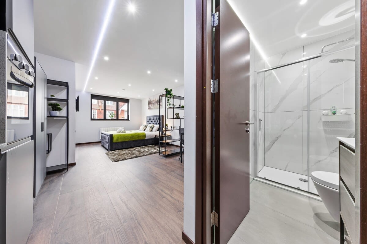 Serviced Studio Flat Golders Green near Hampstead in 48A Woodstock Road NW11 8ER - Property image 17 - VivreStays