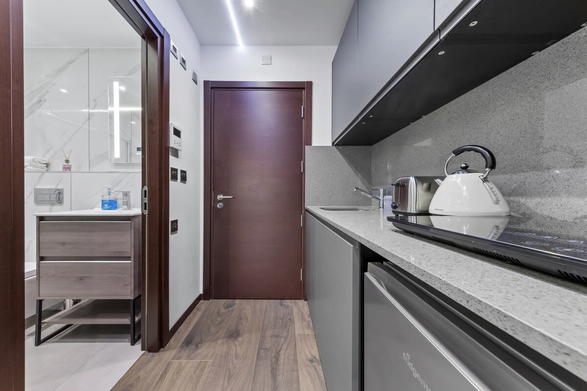Serviced Studio Flat Golders Green near Hampstead in 48A Woodstock Road NW11 8ER - Property image 11 - VivreStays