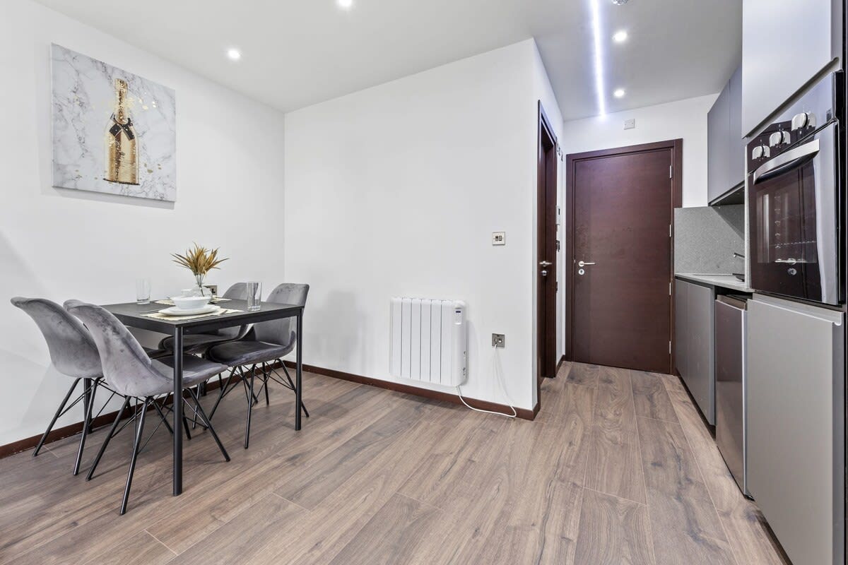 Serviced Studio Flat Golders Green near Hampstead in 48A Woodstock Road NW11 8ER - Property image 22 - VivreStays