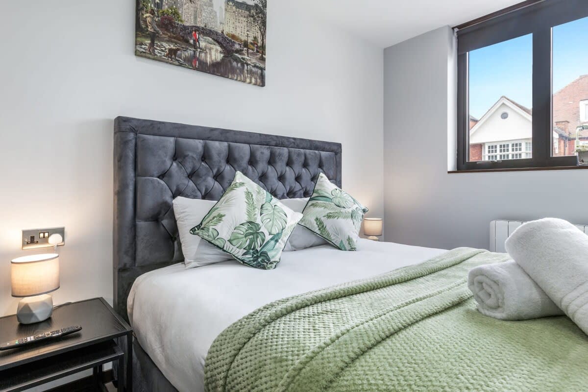 Luxury Flat in North West London in 48A Woodstock Road NW11 8ER - Property image 12 - VivreStays